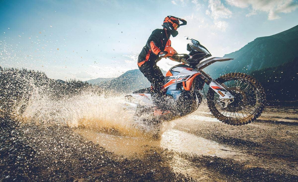 KTM 890 ADVENTURE R RALLY Action