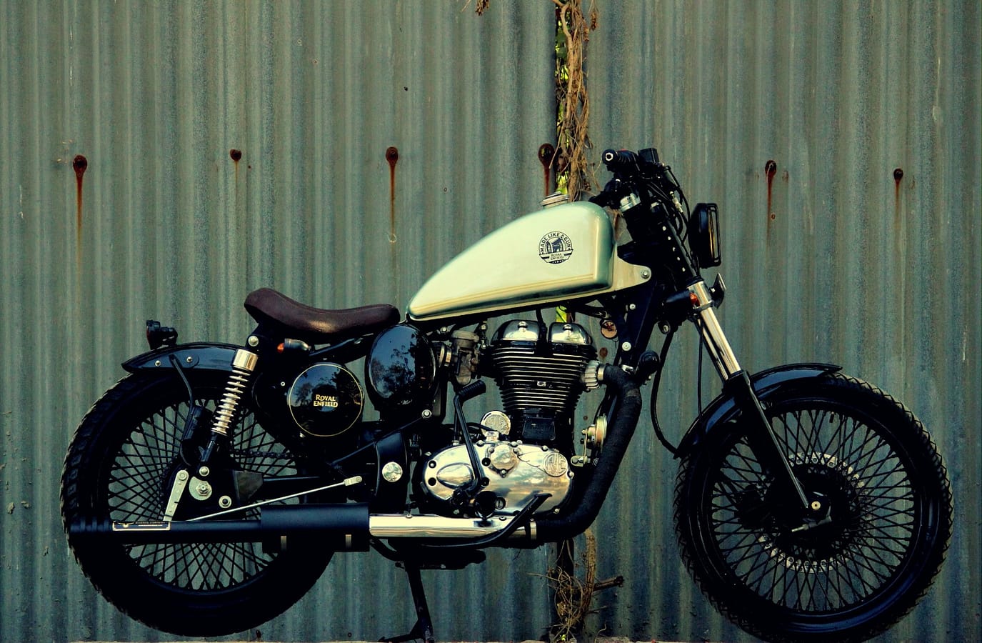 Royal Enfield Classic 350 Bobber by Jedi Customs side view